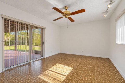 Villa ou maison à vendre à Cutler Bay, Floride: 3 chambres, 174.19 m2 № 2431421 - photo 11