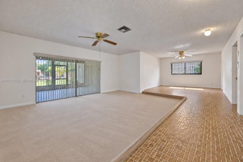 Villa ou maison à vendre à Cutler Bay, Floride: 3 chambres, 174.19 m2 № 2431421 - photo 5