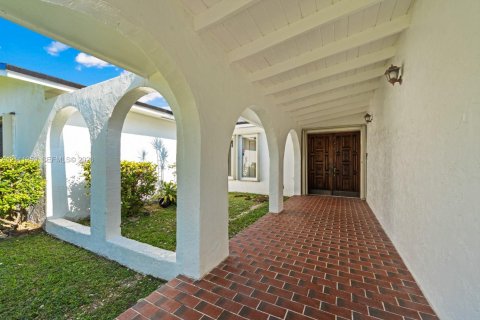 Villa ou maison à vendre à Cutler Bay, Floride: 3 chambres, 174.19 m2 № 2431421 - photo 4