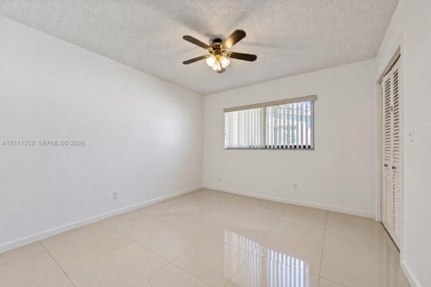 Villa ou maison à vendre à Cutler Bay, Floride: 3 chambres, 174.19 m2 № 2431421 - photo 16