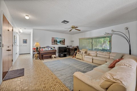 Villa ou maison à vendre à Cutler Bay, Floride: 3 chambres, 174.19 m2 № 2431421 - photo 28