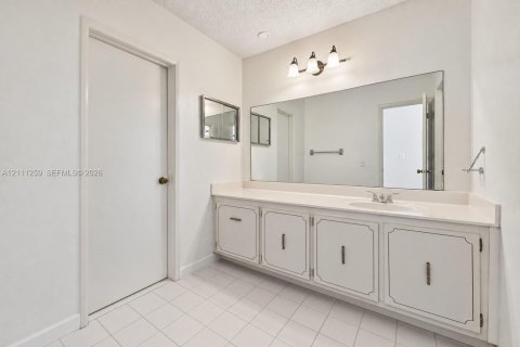 Villa ou maison à vendre à Cutler Bay, Floride: 3 chambres, 174.19 m2 № 2431421 - photo 21
