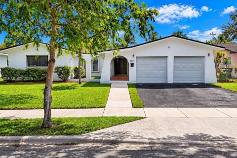 Villa ou maison à vendre à Cutler Bay, Floride: 3 chambres, 174.19 m2 № 2431421 - photo 2