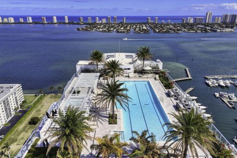 Condo à Lake Park, Floride, 2 chambres  № 2245616