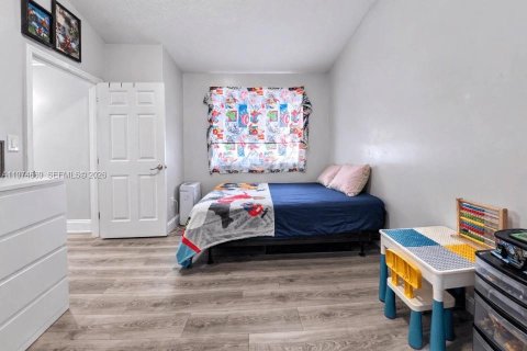 House in Miami, Florida 3 bedrooms, 146.97 sq.m. № 2036058 - photo 25