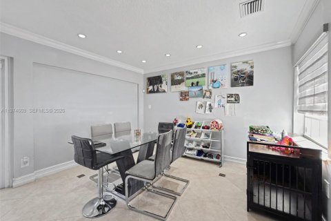 House in Miami, Florida 3 bedrooms, 146.97 sq.m. № 2036058 - photo 6