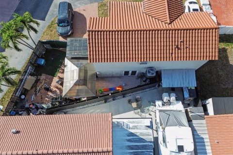 House in Miami, Florida 3 bedrooms, 146.97 sq.m. № 2036058 - photo 29