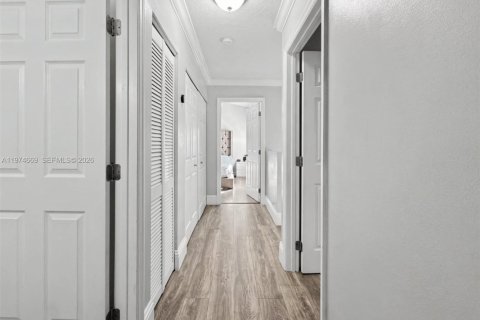 House in Miami, Florida 3 bedrooms, 146.97 sq.m. № 2036058 - photo 21