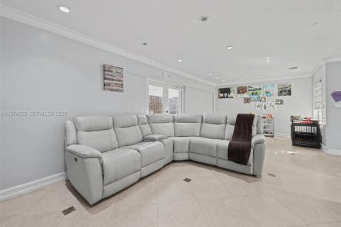 House in Miami, Florida 3 bedrooms, 146.97 sq.m. № 2036058 - photo 7