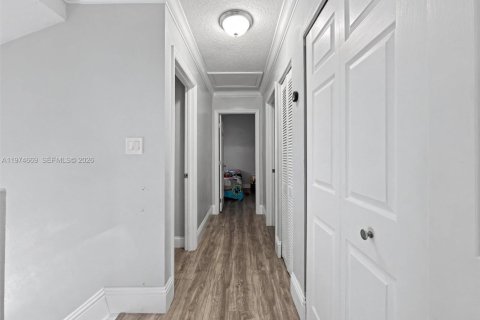 House in Miami, Florida 3 bedrooms, 146.97 sq.m. № 2036058 - photo 20