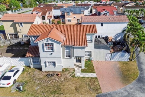 House in Miami, Florida 3 bedrooms, 146.97 sq.m. № 2036058 - photo 2