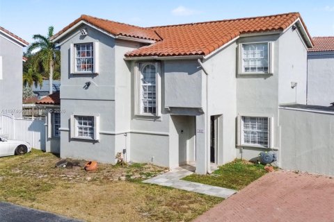 House in Miami, Florida 3 bedrooms, 146.97 sq.m. № 2036058