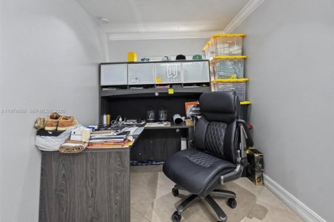 House in Miami, Florida 3 bedrooms, 146.97 sq.m. № 2036058 - photo 15