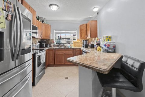 House in Miami, Florida 3 bedrooms, 146.97 sq.m. № 2036058 - photo 12