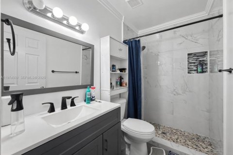 House in Miami, Florida 3 bedrooms, 146.97 sq.m. № 2036058 - photo 24