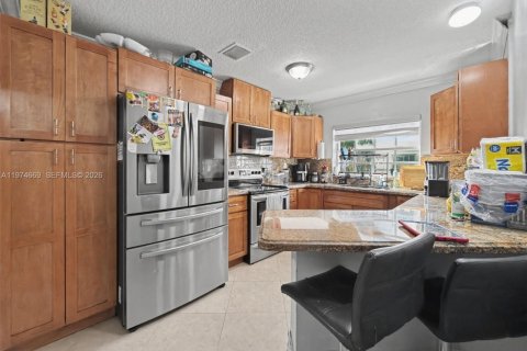 House in Miami, Florida 3 bedrooms, 146.97 sq.m. № 2036058 - photo 11