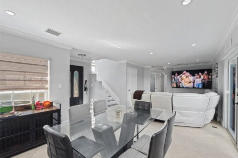 House in Miami, Florida 3 bedrooms, 146.97 sq.m. № 2036058 - photo 5