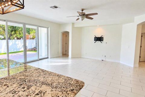 House in Winter Garden, Florida 4 bedrooms, 265.7 sq.m. № 2391376 - photo 6
