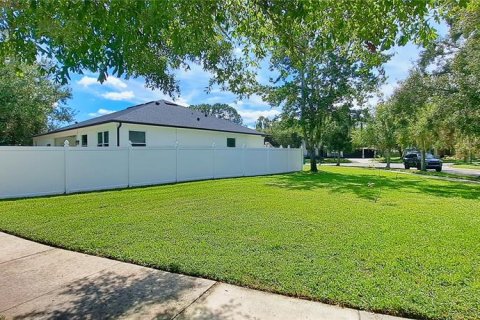 House in Winter Garden, Florida 4 bedrooms, 265.7 sq.m. № 2391376 - photo 12