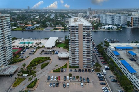 Condo in Hallandale Beach, Florida, 1 bedroom  № 1763817 - photo 4