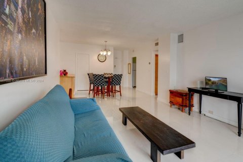 Condo in Hallandale Beach, Florida, 1 bedroom  № 1763817 - photo 8