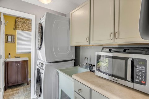 Casa en venta en New Smyrna Beach, Florida, 3 dormitorios, 106 m2 № 1846818 - foto 2