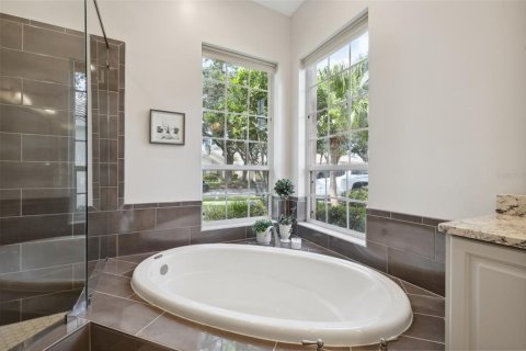 Casa en venta en Tampa, Florida, 5 dormitorios, 327.29 m2 № 1757214 - foto 25