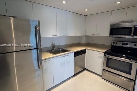 Condo in Hallandale Beach, Florida, 2 bedrooms  № 1935736 - photo 9