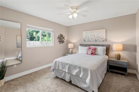 House in Sarasota, Florida 3 bedrooms, 132.29 sq.m. № 1344229 - photo 17