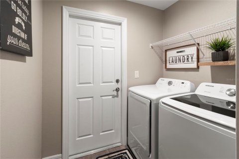 House in Sarasota, Florida 3 bedrooms, 132.29 sq.m. № 1344229 - photo 21
