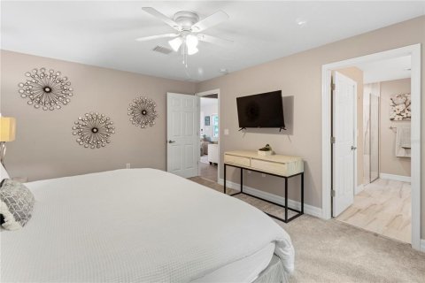 House in Sarasota, Florida 3 bedrooms, 132.29 sq.m. № 1344229 - photo 13