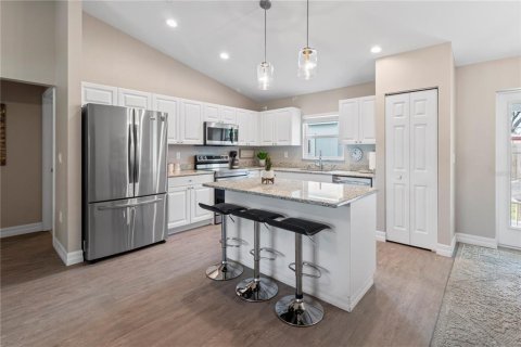House in Sarasota, Florida 3 bedrooms, 132.29 sq.m. № 1344229 - photo 9