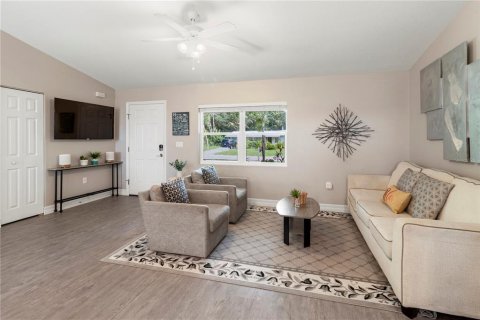 House in Sarasota, Florida 3 bedrooms, 132.29 sq.m. № 1344229 - photo 10