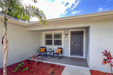House in Sarasota, Florida 3 bedrooms, 132.29 sq.m. № 1344229 - photo 3