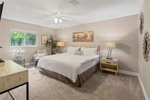 House in Sarasota, Florida 3 bedrooms, 132.29 sq.m. № 1344229 - photo 12