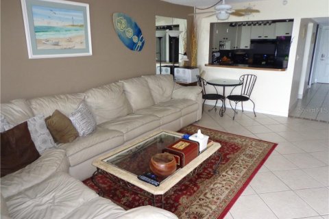 Condominio en venta en Madeira Beach, Florida, 6 habitaciones, 55.74 m2 № 251590 - foto 6