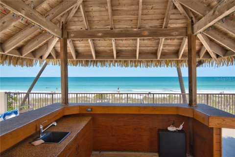 Condominio en venta en Madeira Beach, Florida, 6 habitaciones, 55.74 m2 № 251590 - foto 11