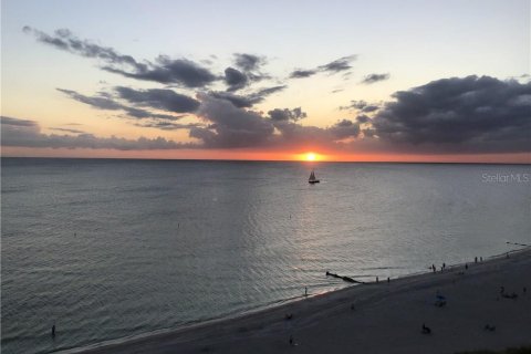Condominio en venta en Madeira Beach, Florida, 6 habitaciones, 55.74 m2 № 251590 - foto 18