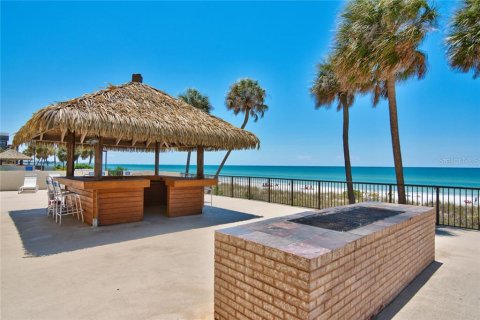 Condominio en venta en Madeira Beach, Florida, 6 habitaciones, 55.74 m2 № 251590 - foto 13