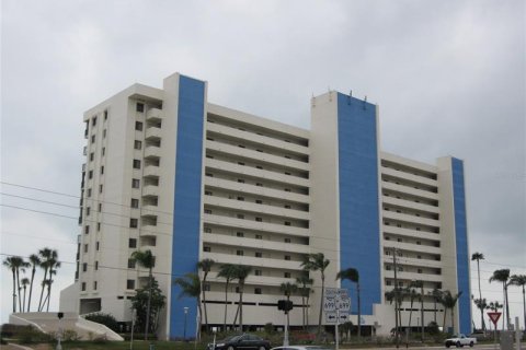 Condominio en venta en Madeira Beach, Florida, 6 habitaciones, 55.74 m2 № 251590 - foto 1