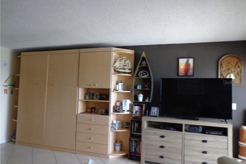 Condominio en venta en Madeira Beach, Florida, 6 habitaciones, 55.74 m2 № 251590 - foto 7