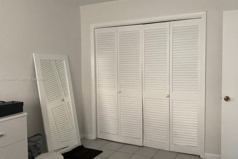 Condo in Coral Gables, Florida, 2 bedrooms  № 2003212 - photo 9