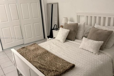 Condo in Coral Gables, Florida, 2 bedrooms  № 2003212 - photo 6