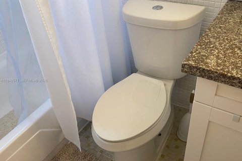 Condo in Coral Gables, Florida, 2 bedrooms  № 2003212 - photo 11