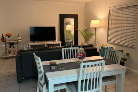 Condo in Coral Gables, Florida, 2 bedrooms  № 2003212 - photo 3