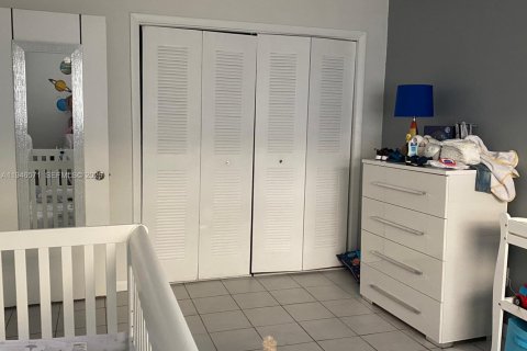 Condo in Coral Gables, Florida, 2 bedrooms  № 2003212 - photo 8