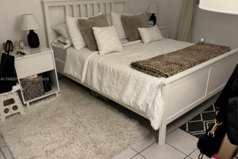 Condo in Coral Gables, Florida, 2 bedrooms  № 2003212 - photo 7