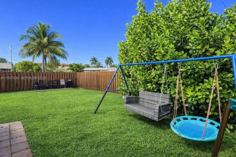 House in Sunrise, Florida 2 bedrooms, 105.17 sq.m. № 2019617 - photo 4