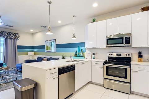 Townhouse in Clermont, Florida 3 bedrooms, 139.45 sq.m. № 2206753 - photo 3