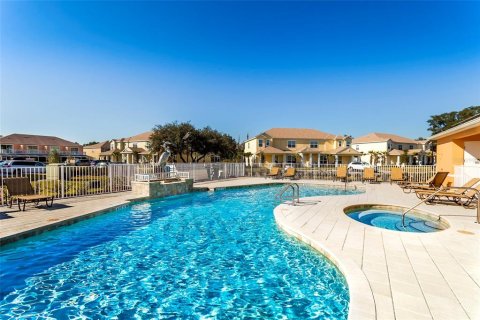 Townhouse in Clermont, Florida 3 bedrooms, 139.45 sq.m. № 2206753 - photo 24
